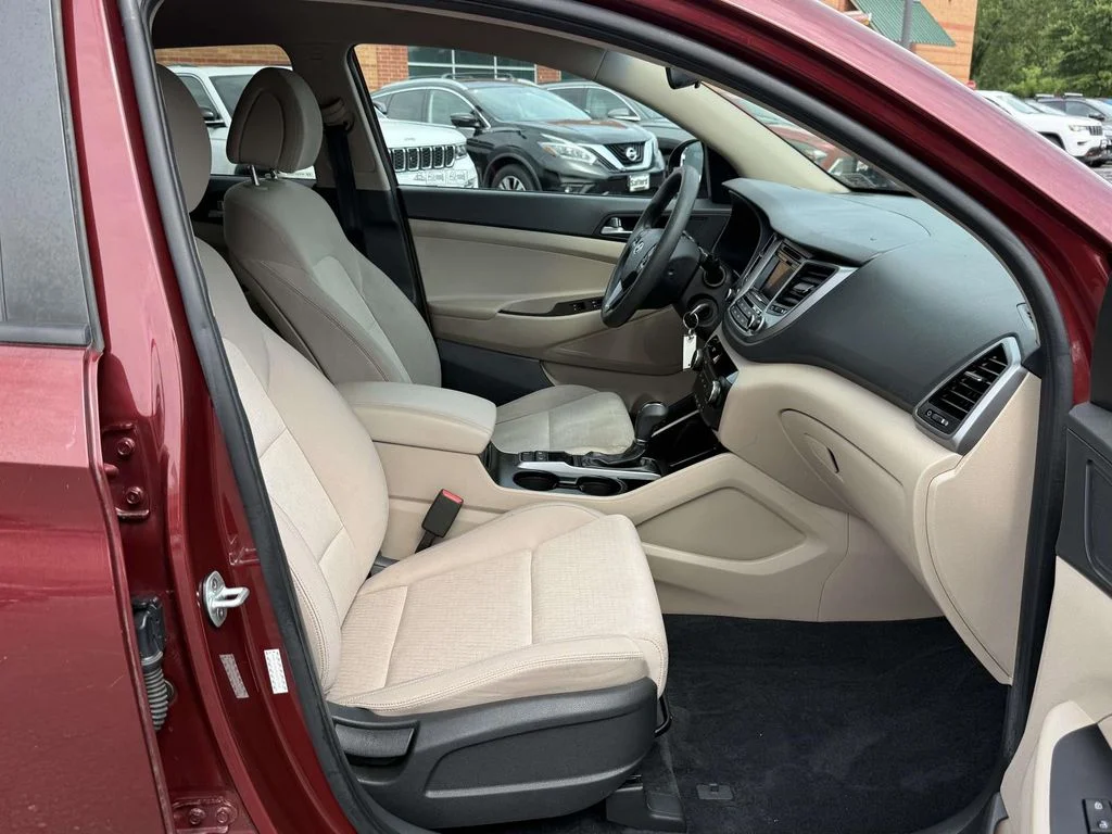 Used 2016 Red Hyundai SE image 14