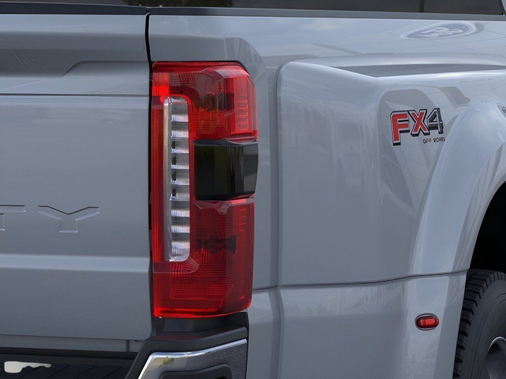 New 2026 Glacier Gray Met Tri-Coat Ford LARIAT image 24