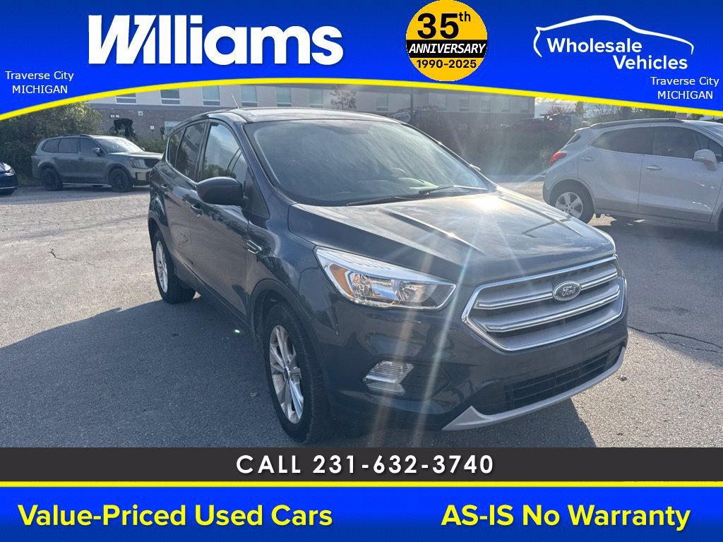 Used 2019  Ford SE image 9
