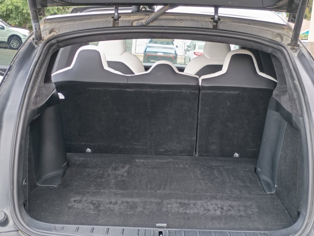 2020 Tesla Model X Long Range - Photo 18