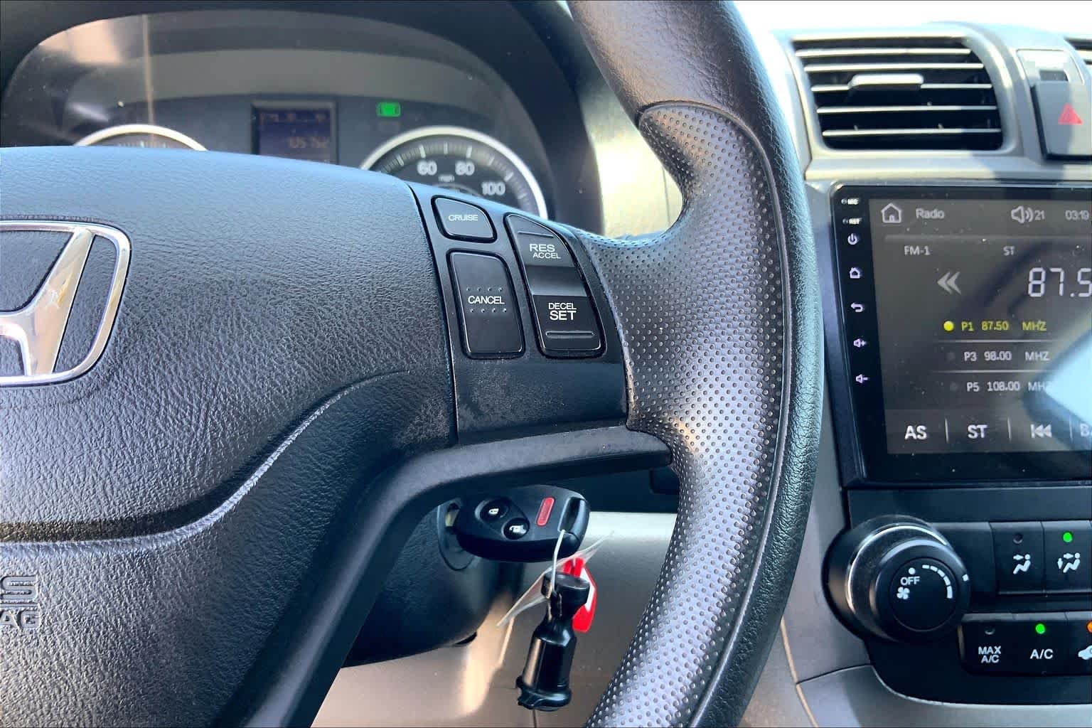 Used 2011 Glacier Blue Metallic Honda SE image 23