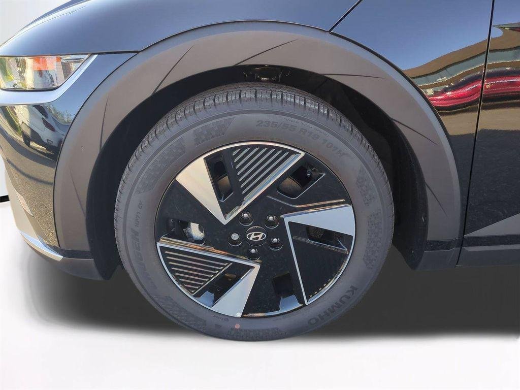 New 2026 Black Hyundai SE Standard Range image 11