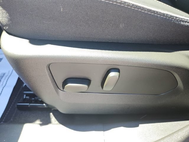 Used 2023 Ebony Twilight Metallic Buick Essence image 21