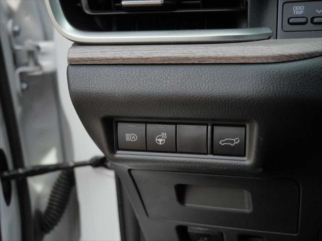 Certified Used 2024 WIND CHILL PEARL Toyota  image 27