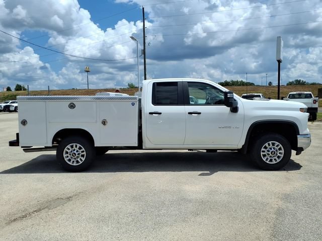 New 2026 Summit White Chevrolet WT image 4