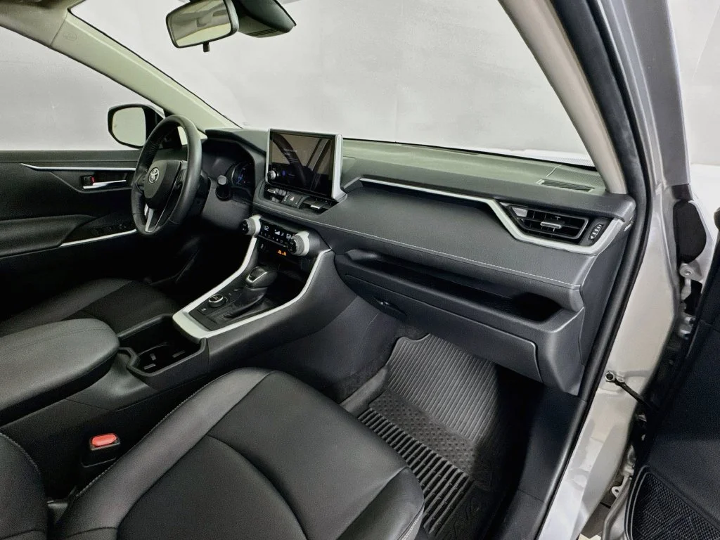 Used 2023 Silver Toyota XLE Premium image 37