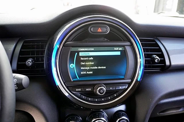 Used 2019 White MINI Classic image 24