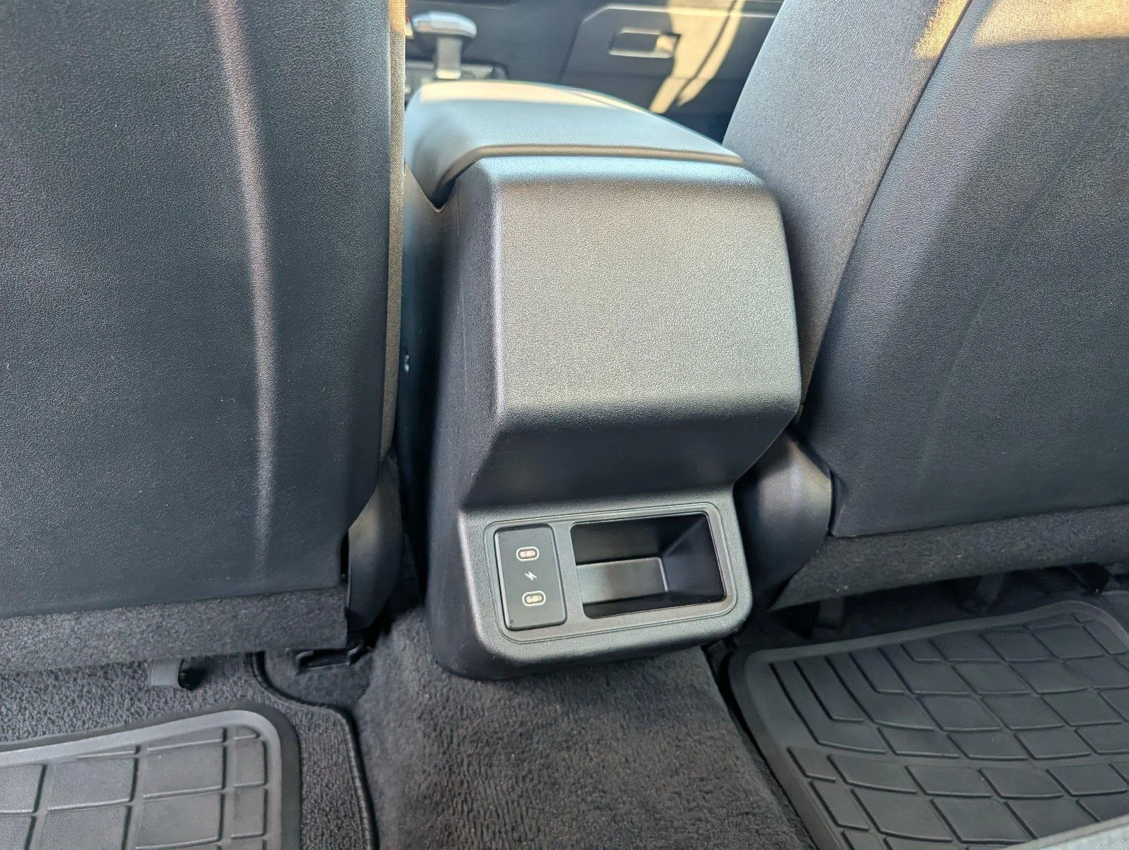 Used 2025 Morning Haze Kia LXS image 31