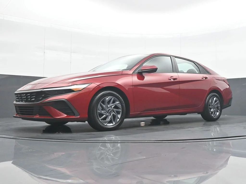 Used 2024 Red Hyundai SEL image 26