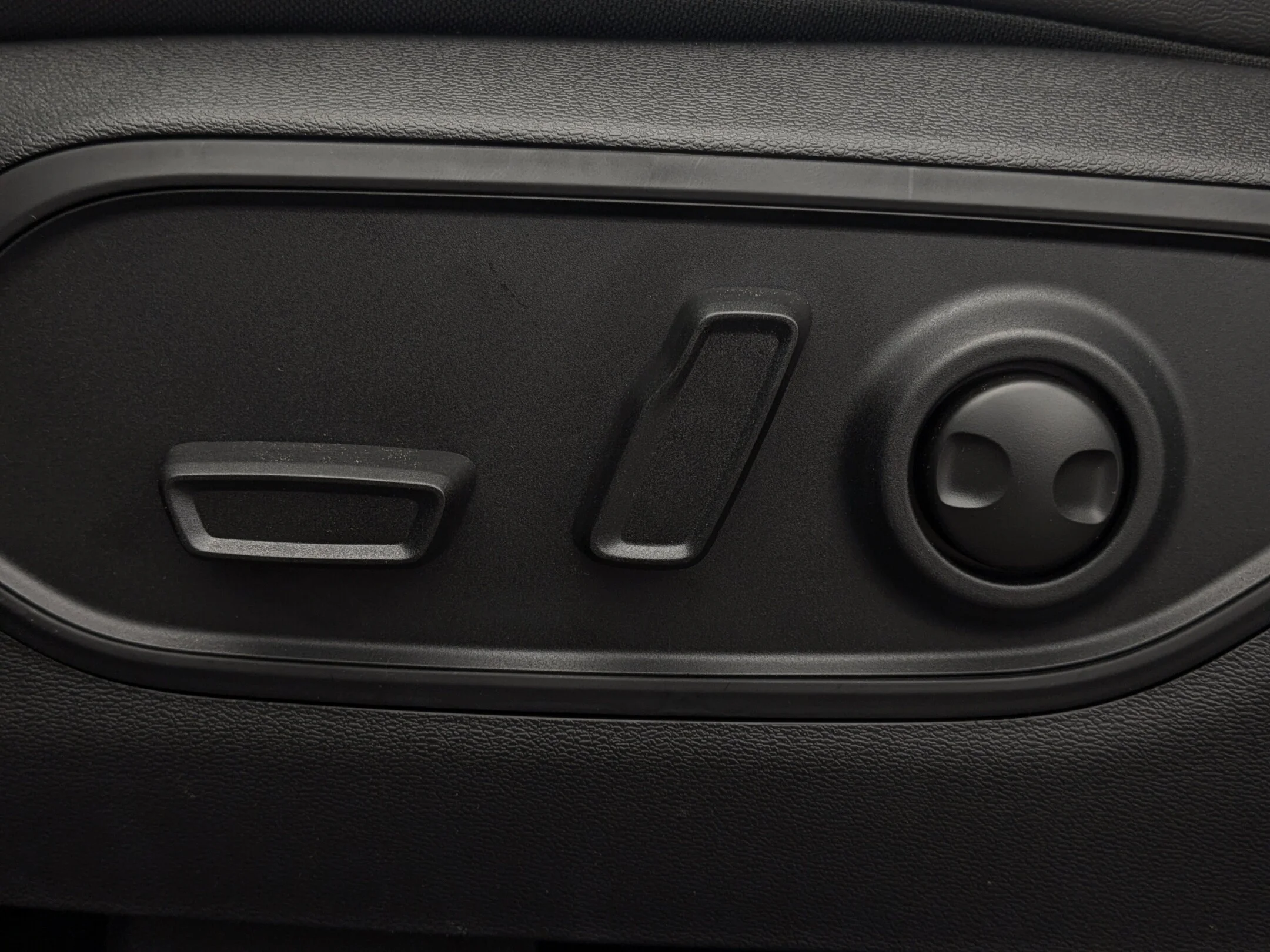 New 2026 Grey Jeep Limited - - Hybrid - Dual-Pane Pano Sunroof - Capri Leatherette - Power Liftgate & More! image 14