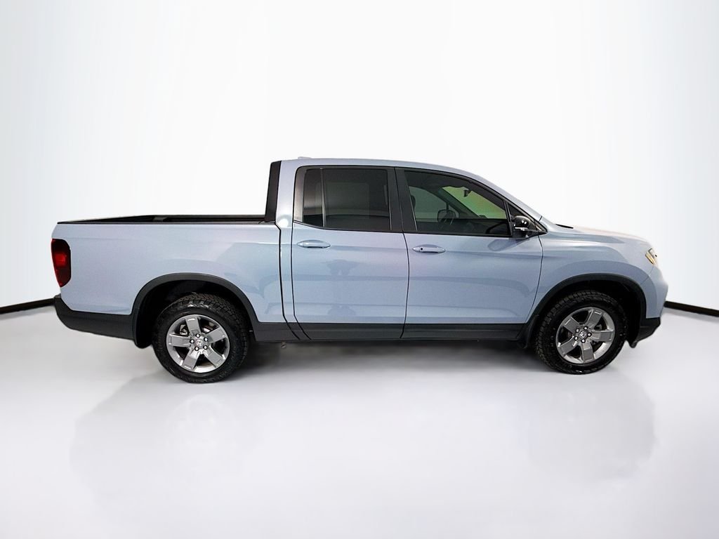 Certified Used 2025 Sonic Gray Pearl Honda TrailSport image 4