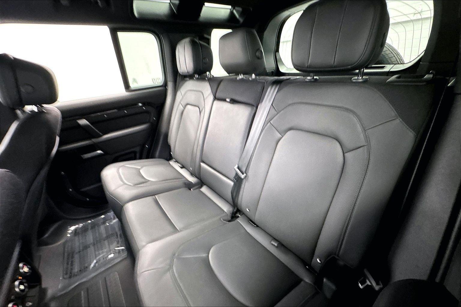 Used 2025 Santorini Black Metallic Land Rover V8 image 22