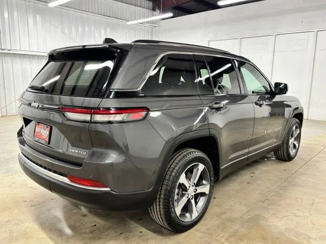Used 2023 Gray Jeep Limited image 7