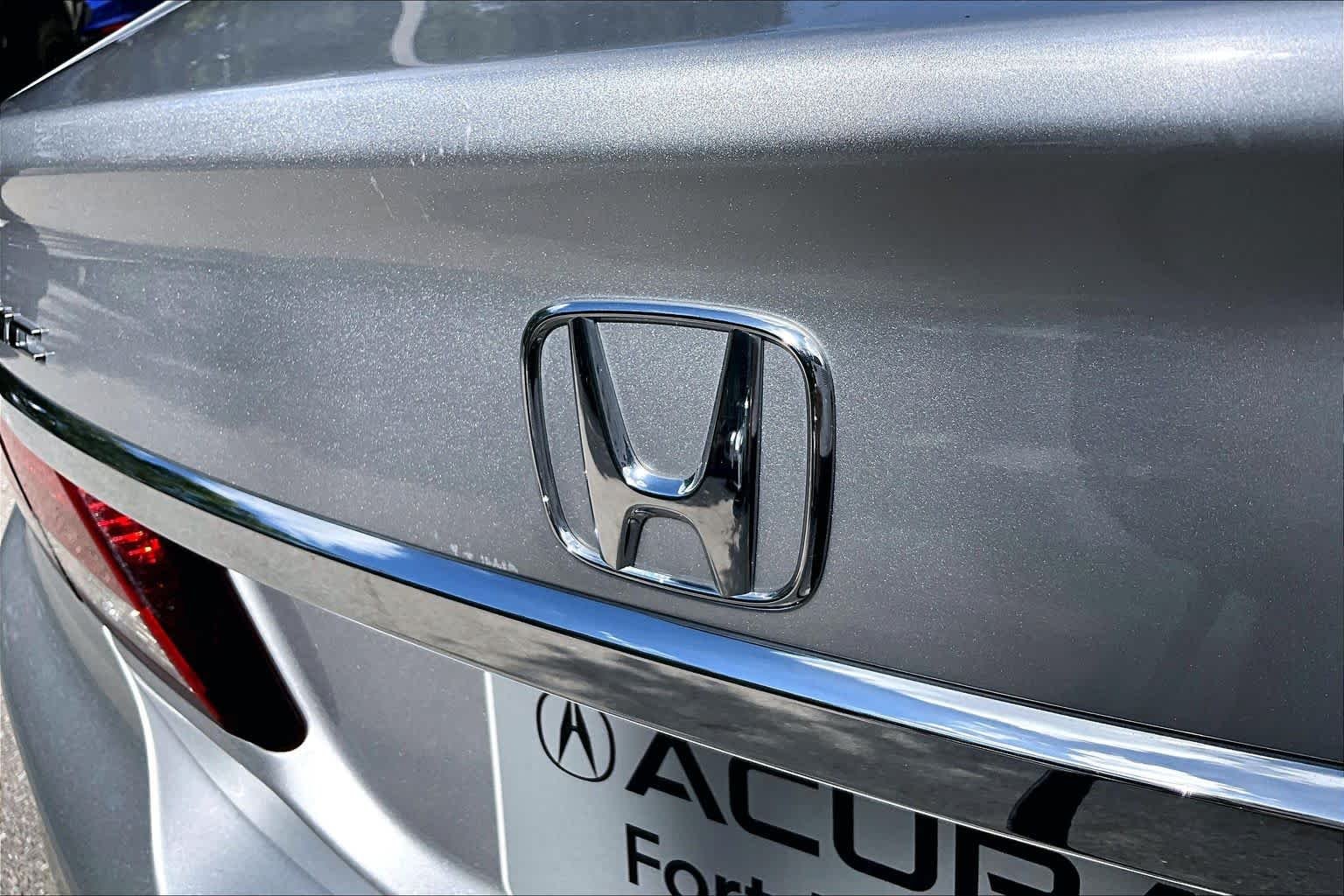 Used 2013 Alabaster Silver Metallic Honda LX image 31