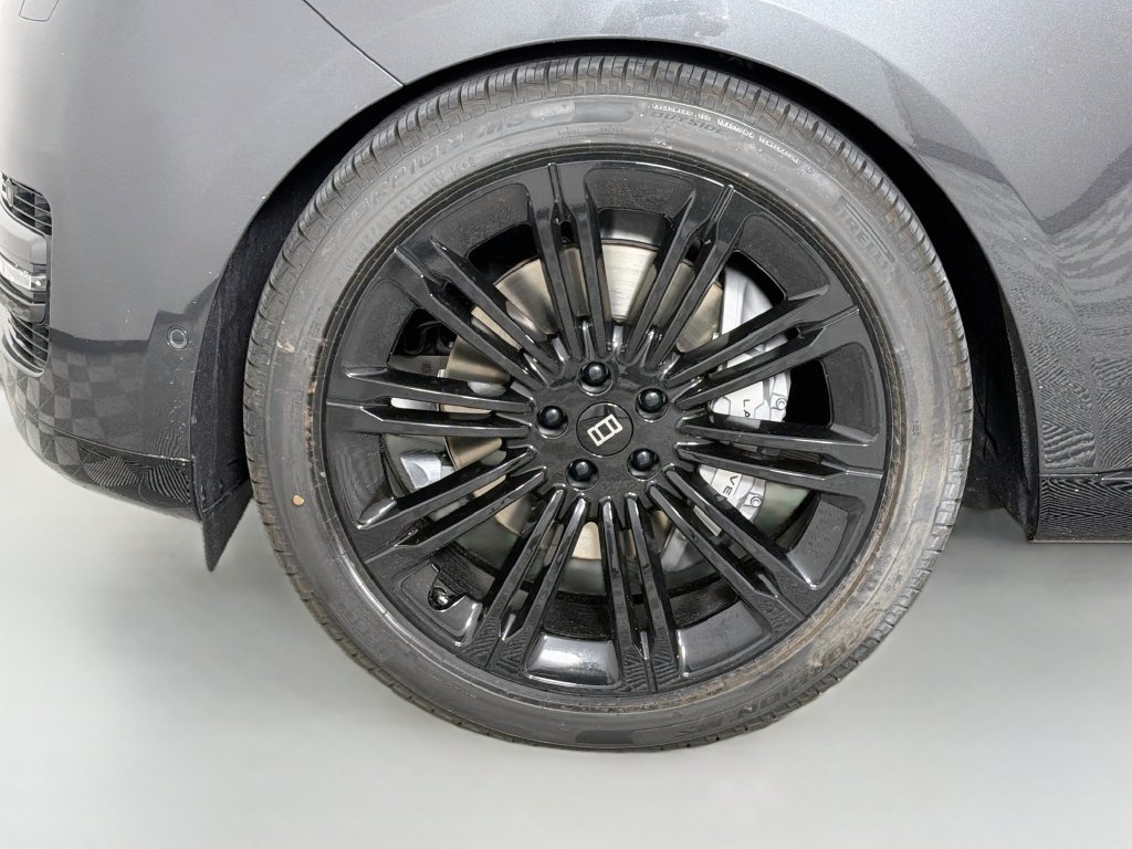 New 2027 Carpathian Grey Land Rover SE image 33