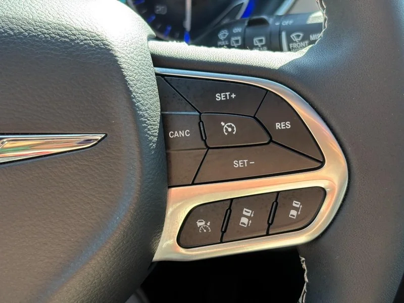 Used 2026 White Chrysler Limited image 18
