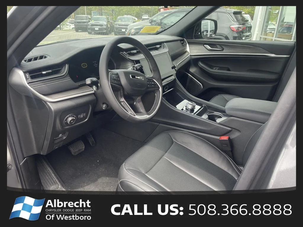 New 2026 Baltic Gray Metallic Clear-Coat Exterior Paint Jeep Limited Reserve image 9