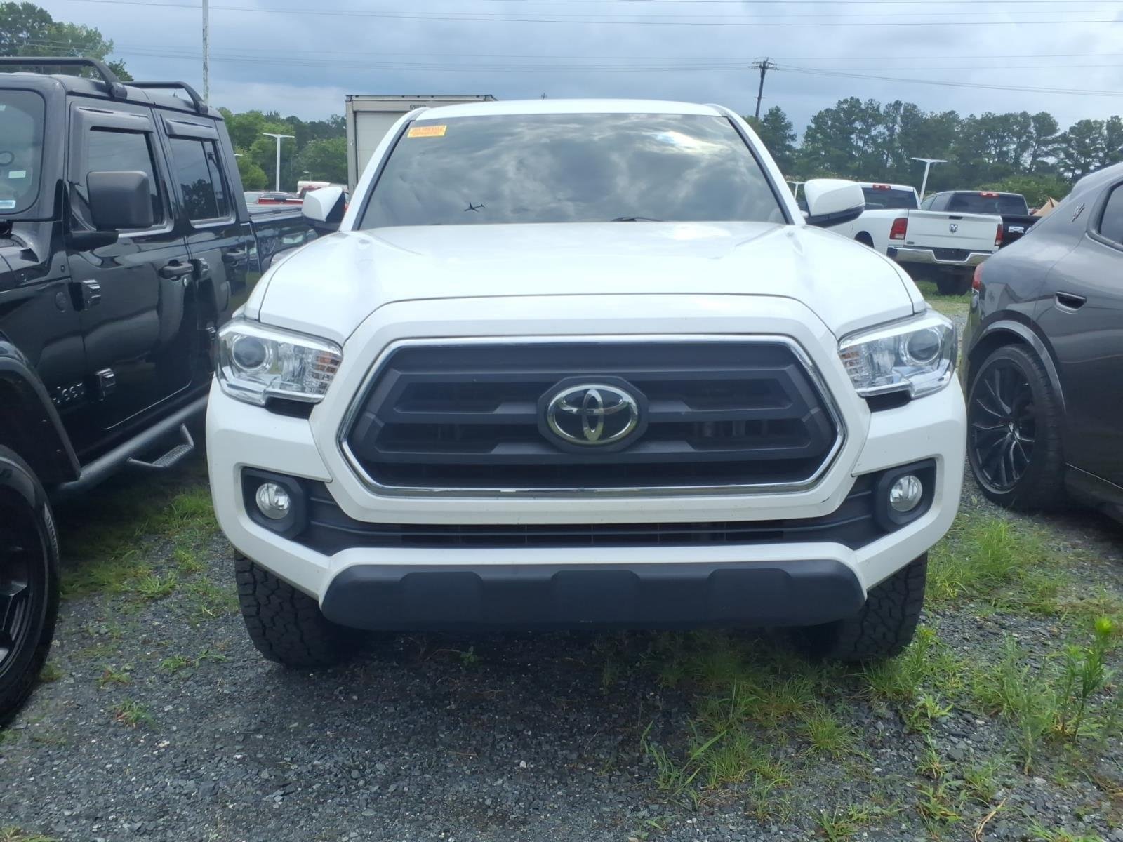 Used 2023 Ice Cap Toyota SR5 image 4
