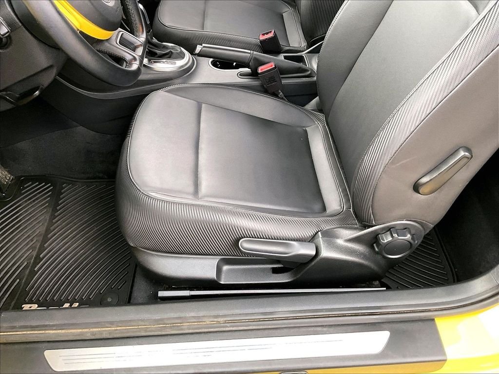 Used 2012 Saturn Yellow Volkswagen 2.5L image 29