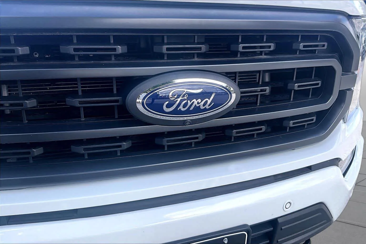 Used 2022 Oxford White Ford XLT image 30