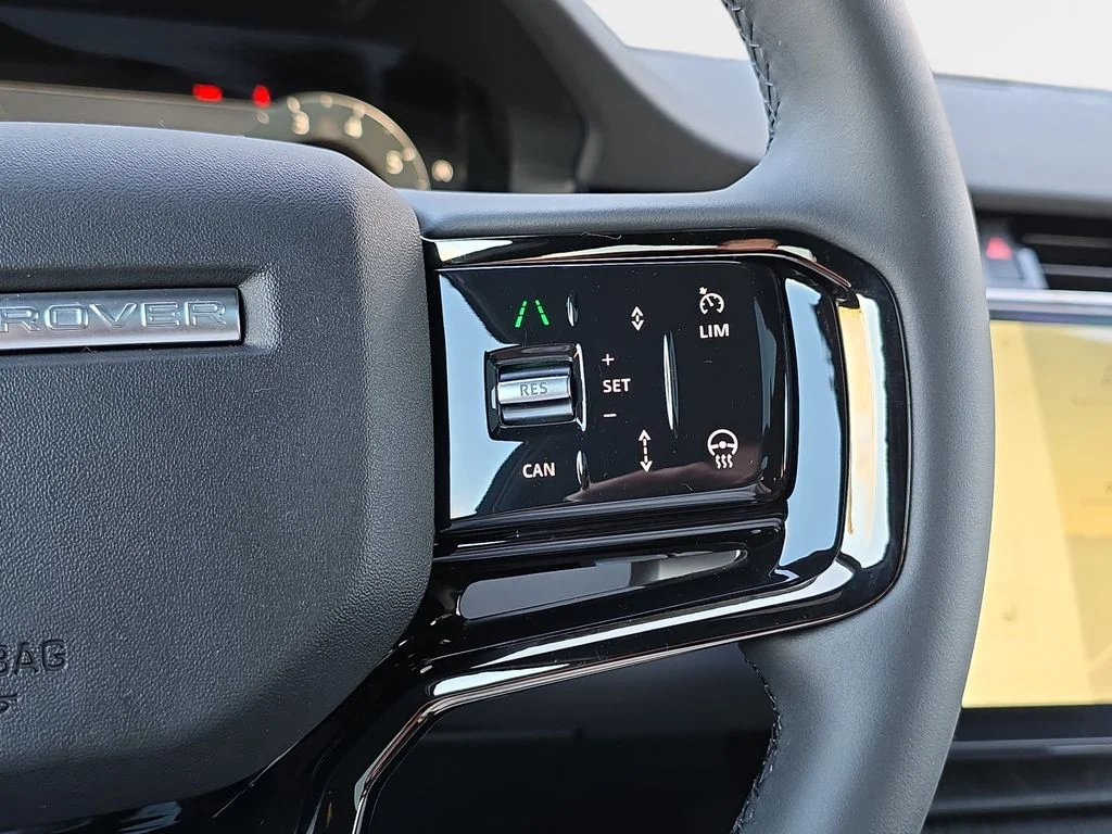 New 2026 Fuji White LAND ROVER Dynamic SE image 18