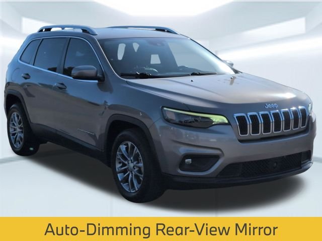 Used 2021 Light Brownstone Pearlcoat Jeep Latitude Lux image 9