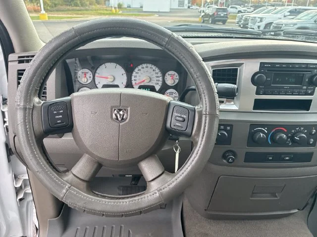 Used 2007 White Dodge SLT image 18