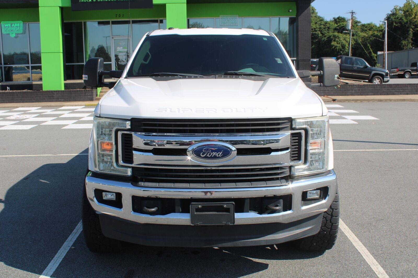 Used 2017 Oxford White Ford XLT image 2