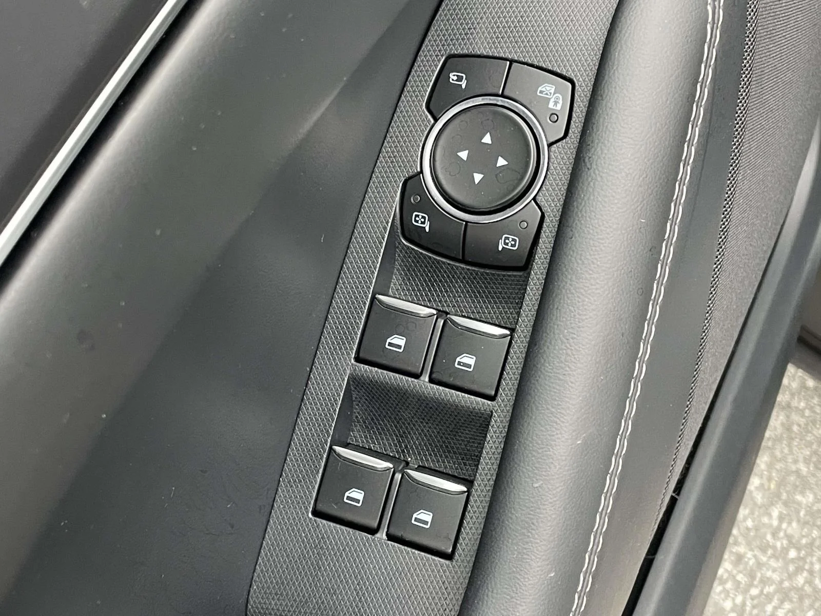 Used 2023 Space White Metallic Ford Select image 6