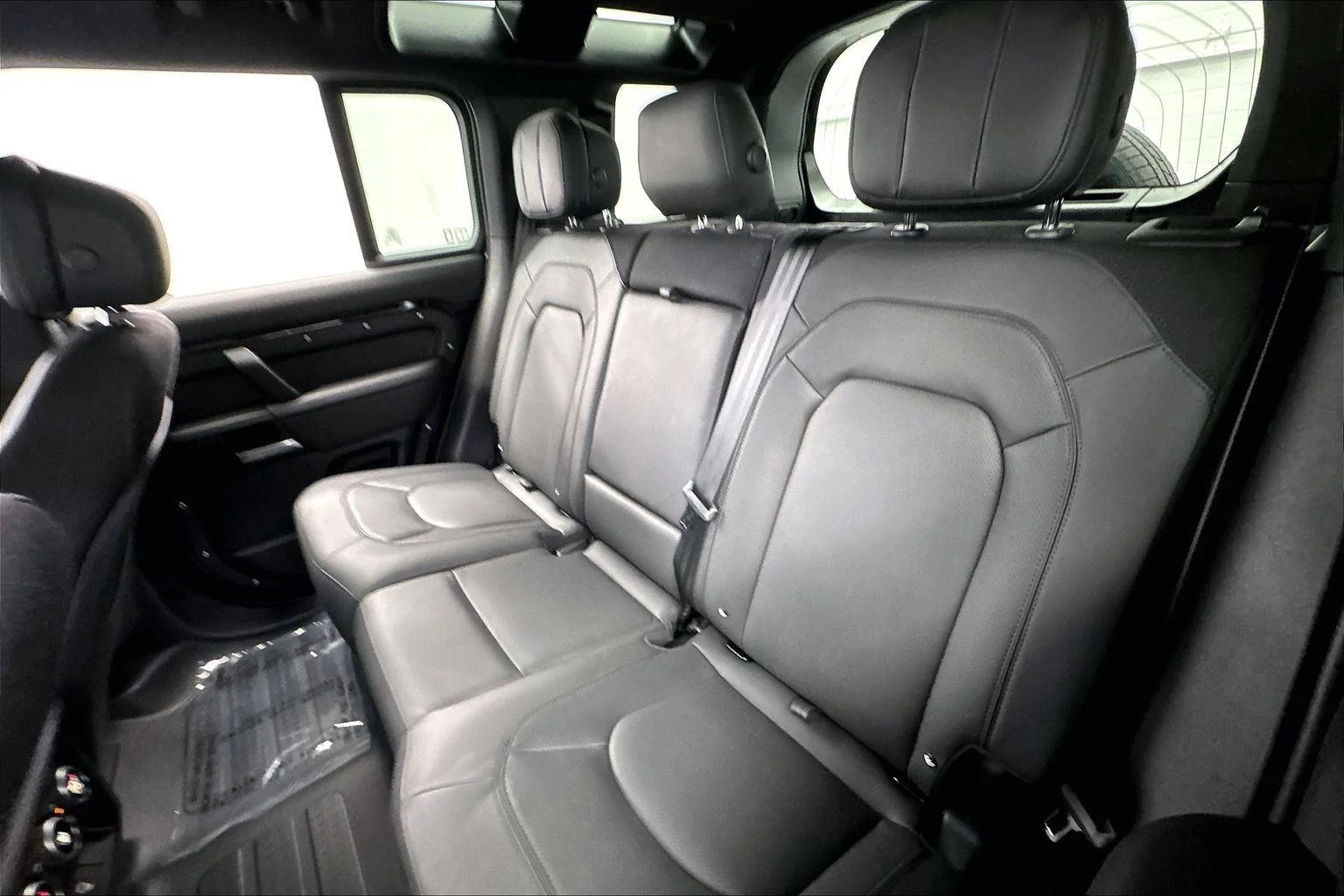 Used 2025 Santorini Black Metallic Land Rover V8 image 23