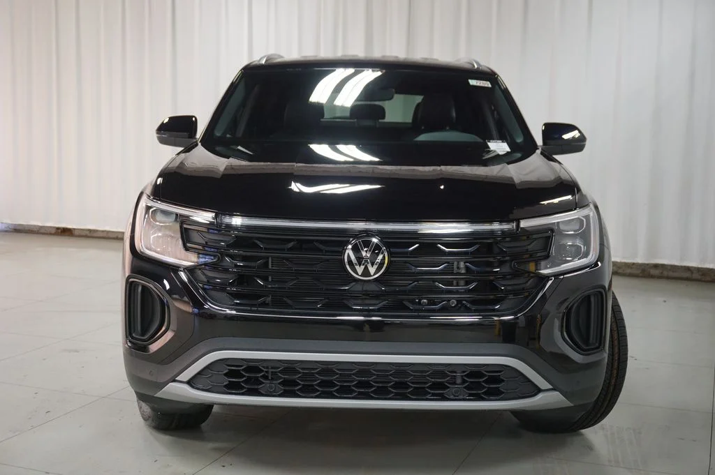 New 2026 Deep Black Volkswagen 2.0T SE w/Technology image 5