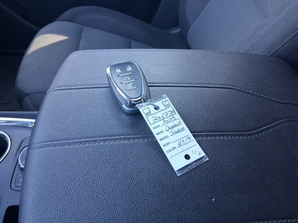 Used 2023 SUMMIT WHITE Chevrolet LT Cloth image 28