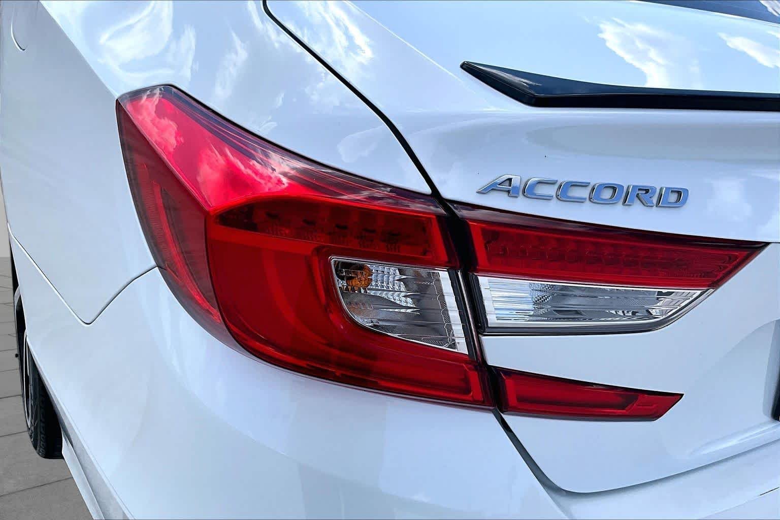 Used 2022 Platinum White Pearl Honda Sport image 26