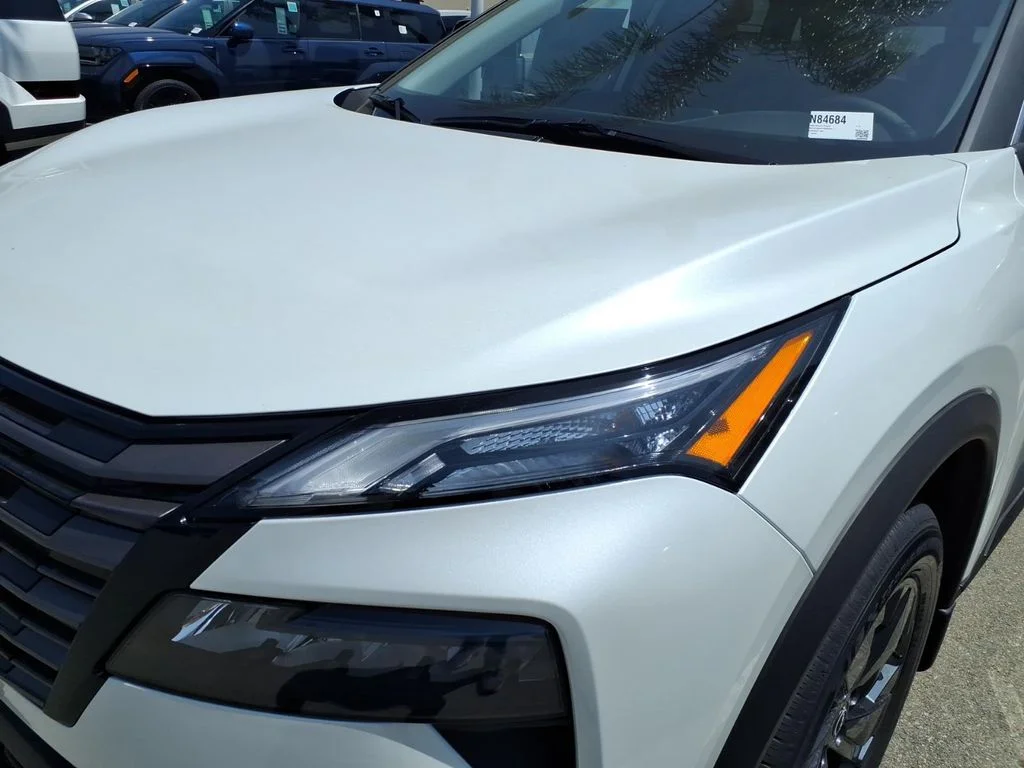 New 2026 Everest White Pearl TriCoat Nissan SV image 2