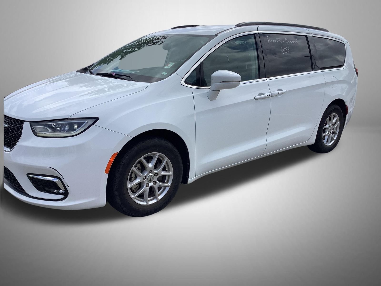 2022 Chrysler Pacifica Touring L's photo
