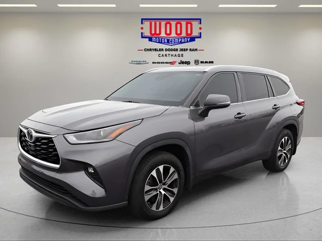 Used 2021 Magnetic Gray Metallic Toyota XLE image 11