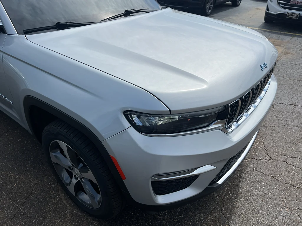 Used 2023 Silver Zynith Jeep 4xe image 11