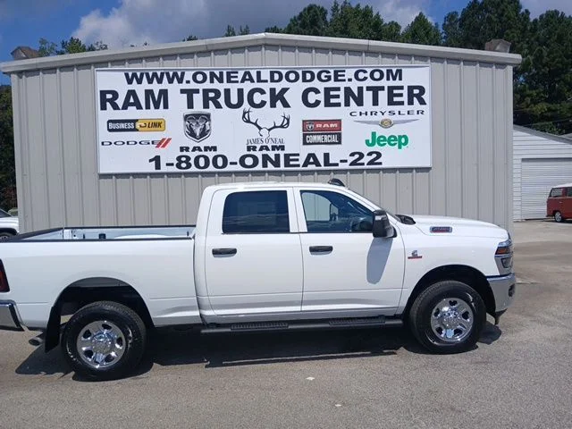 New 2026 Bright White Clear-Coat Exterior Paint RAM Tradesman image 2