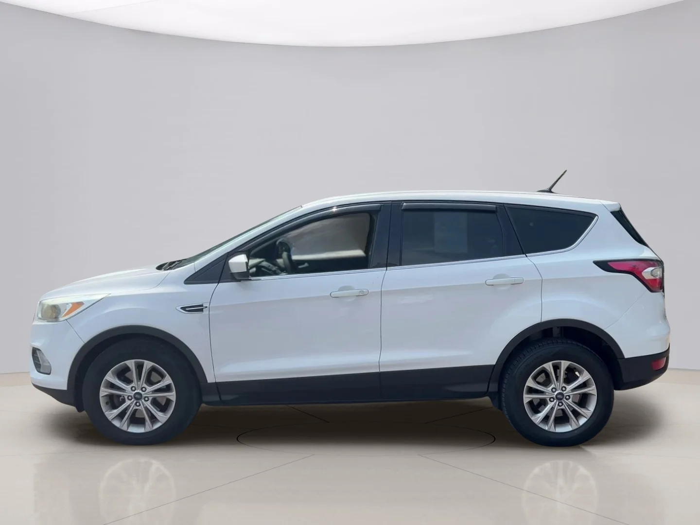 Used 2017 White Ford SE 4WD image 2