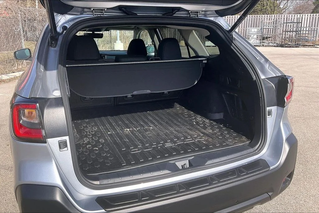 Used 2025 Silver Subaru Onyx Edition XT image 28