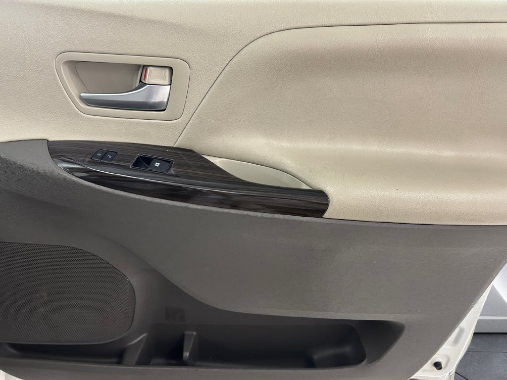 Used 2020 White Toyota XLE image 15