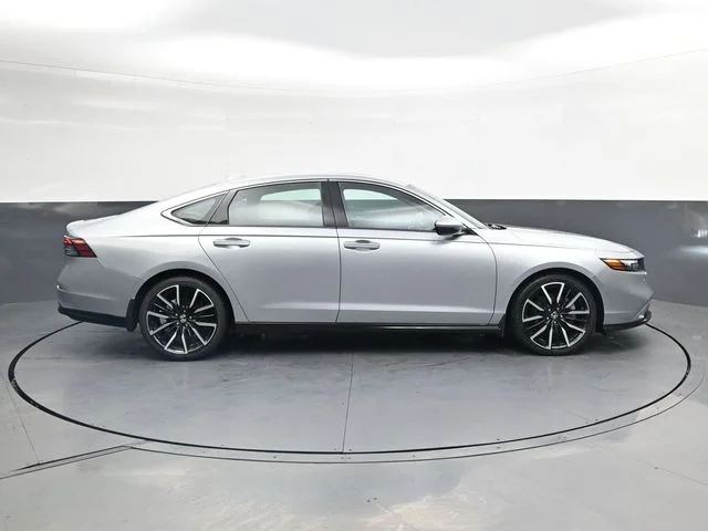 Used 2025  Honda Touring image 3