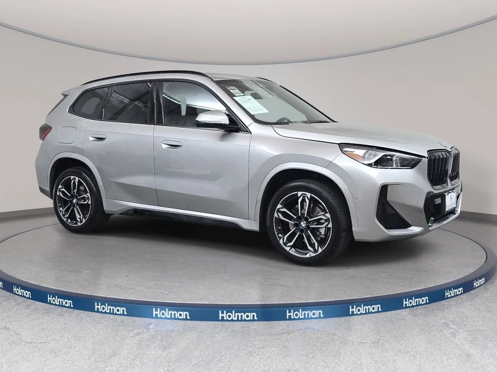 Used 2026 Space Silver Metallic BMW xDrive28i image 4