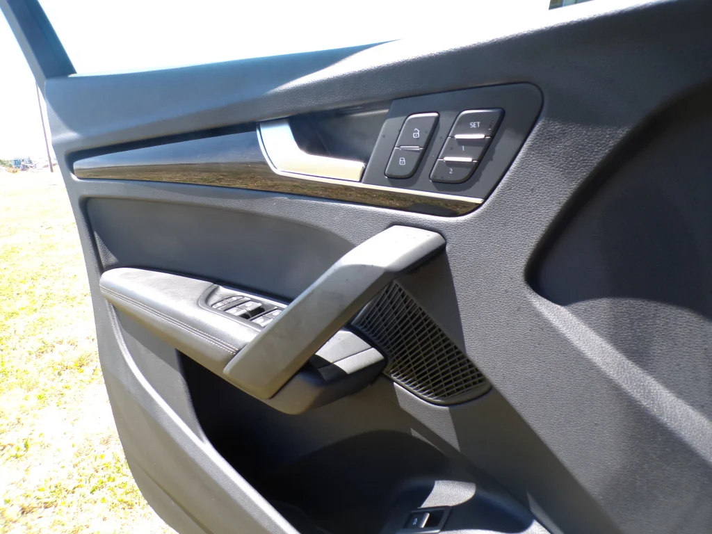 Used 2019 Brilliant Black Audi Premium Plus image 16