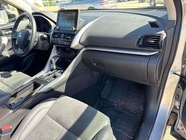 Used 2025 Silver Mitsubishi SE image 23
