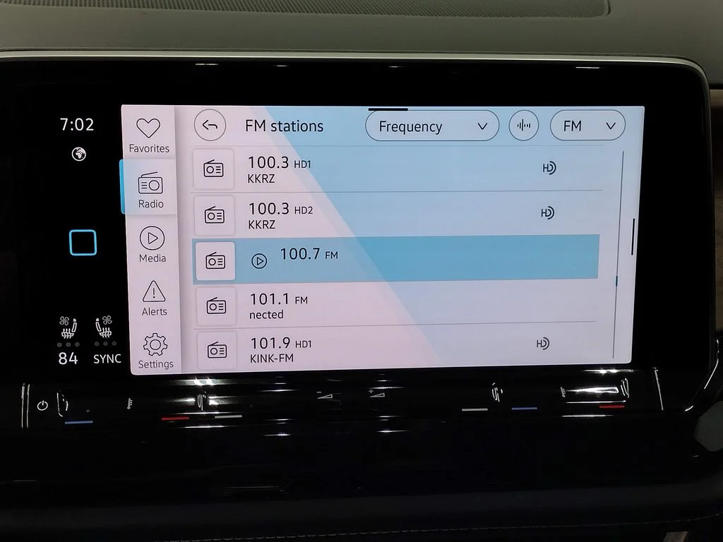 New 2026 Black Volkswagen 2.0T SE w/Technology image 31