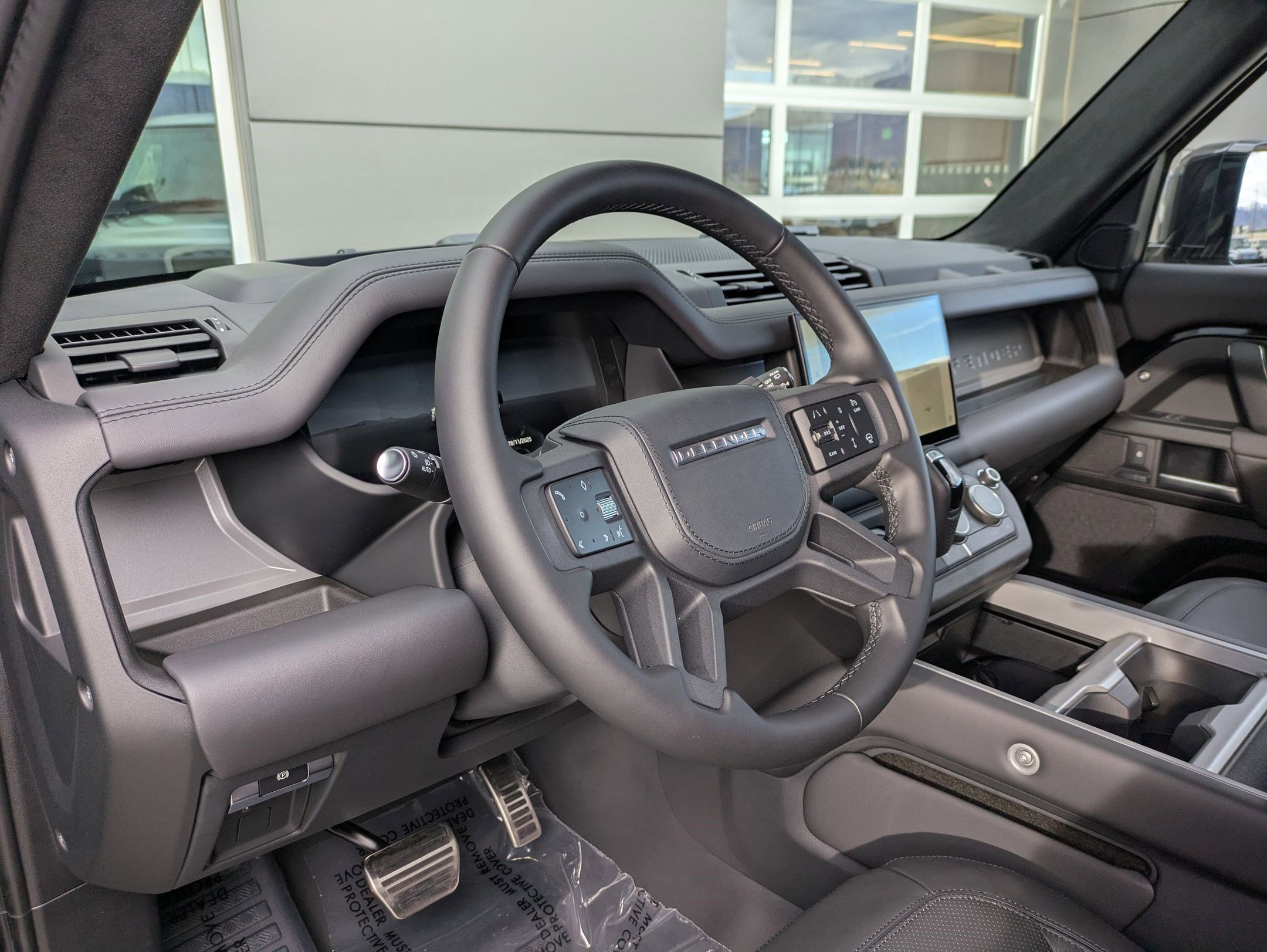 2025 Land Rover Defender V8 - Photo 10