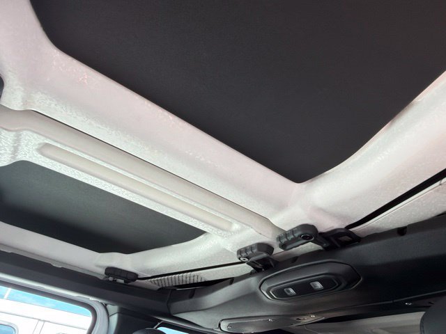 New 2027 Bright White Clear-Coat Paint Jeep Sport S image 18