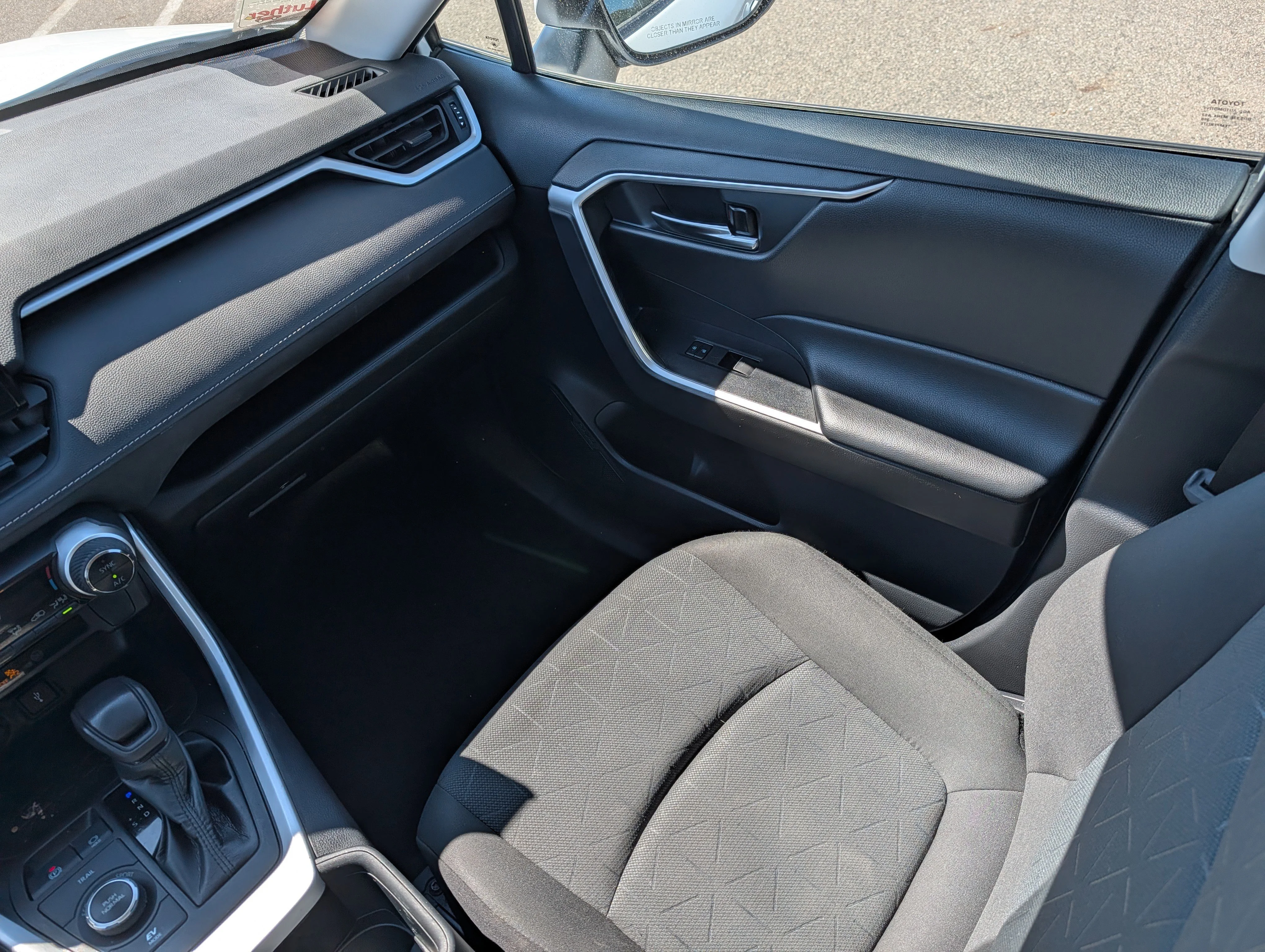 Used 2022 White Toyota Hybrid XLE image 11