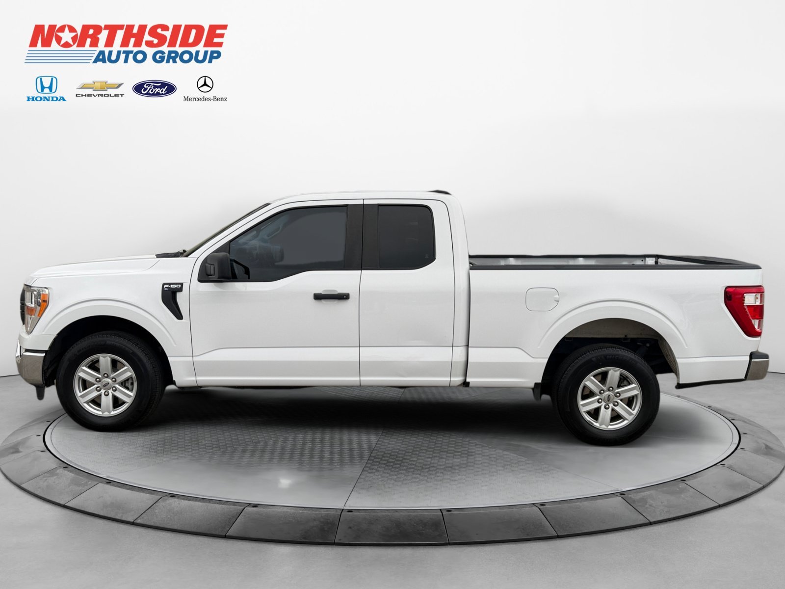 Certified Used 2021 Oxford White Ford XL image 4